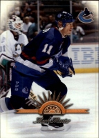 1997-98 Leaf #9 Mark Messier